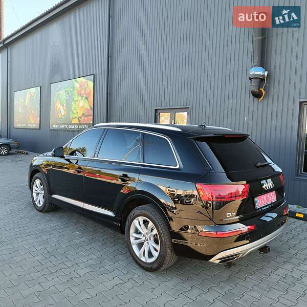 Позашляховик / Кросовер Audi Q7 2017 в Дубні