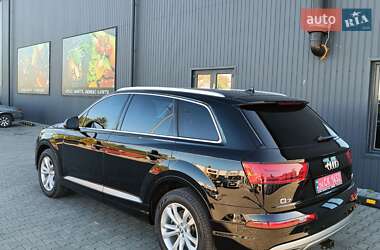 Внедорожник / Кроссовер Audi Q7 2017 в 