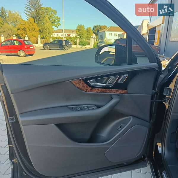 Позашляховик / Кросовер Audi Q7 2017 в Дубні