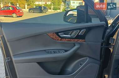 Внедорожник / Кроссовер Audi Q7 2017 в 