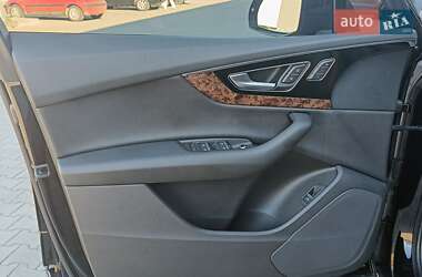 Внедорожник / Кроссовер Audi Q7 2017 в 
