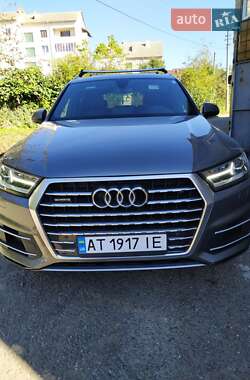 Внедорожник / Кроссовер Audi Q7 2017 в 