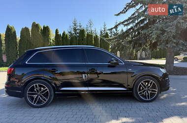 Внедорожник / Кроссовер Audi Q7 2015 в 