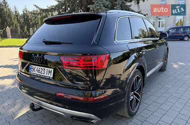 Внедорожник / Кроссовер Audi Q7 2015 в 