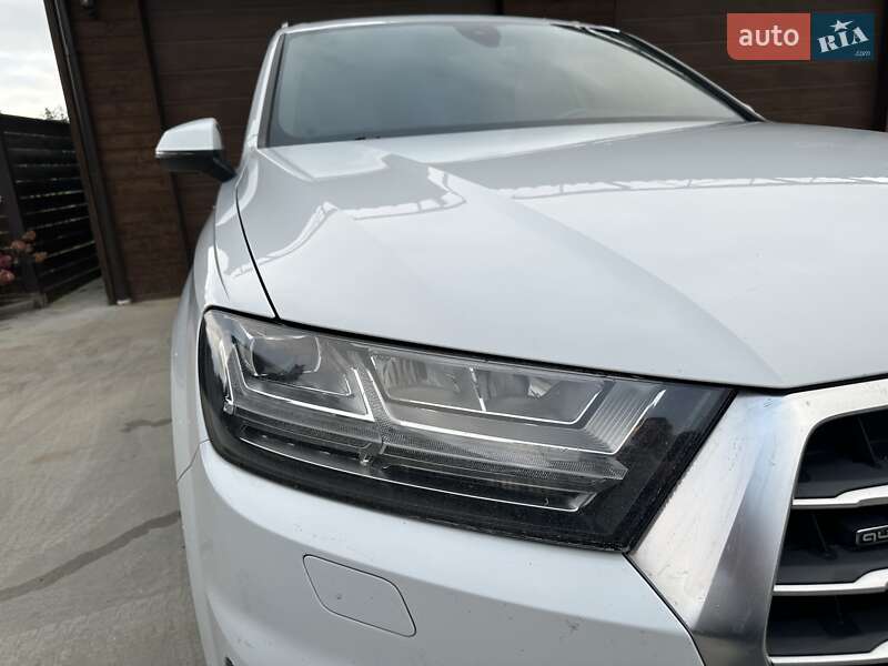 Позашляховик / Кросовер Audi Q7 2016 в Глибокій