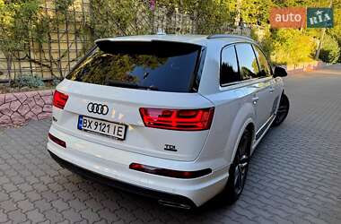 Внедорожник / Кроссовер Audi Q7 2017 в 