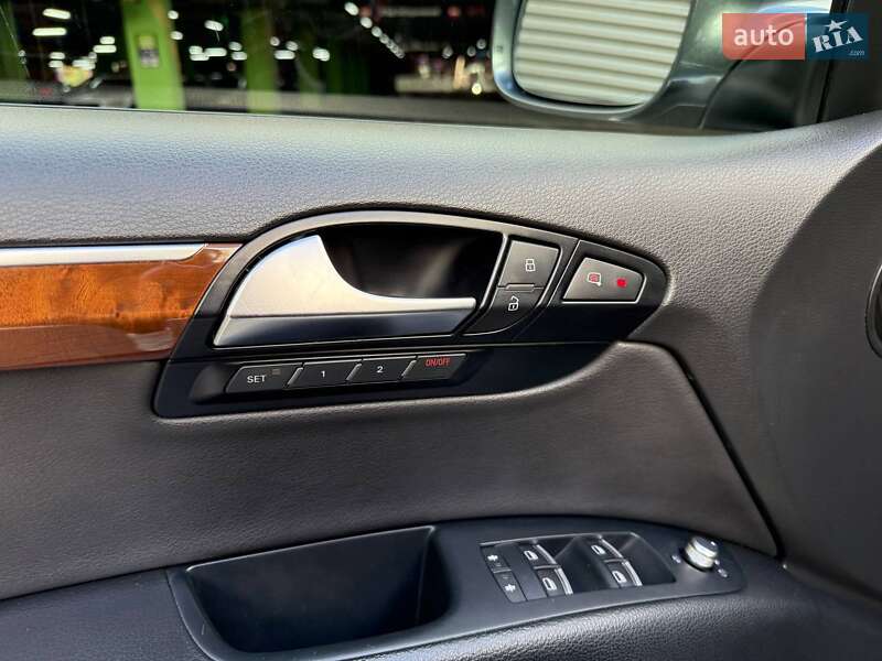 Позашляховик / Кросовер Audi Q7 2014 в Києві