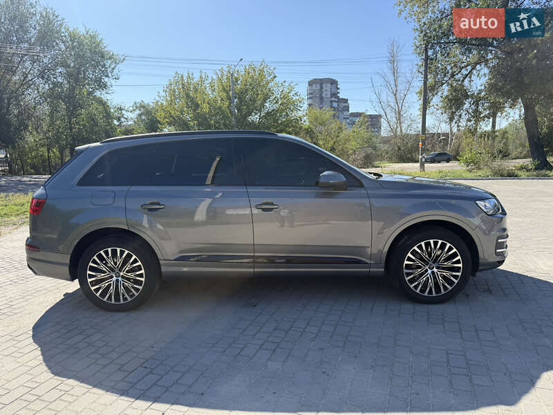Позашляховик / Кросовер Audi Q7 2015 в Запоріжжі
