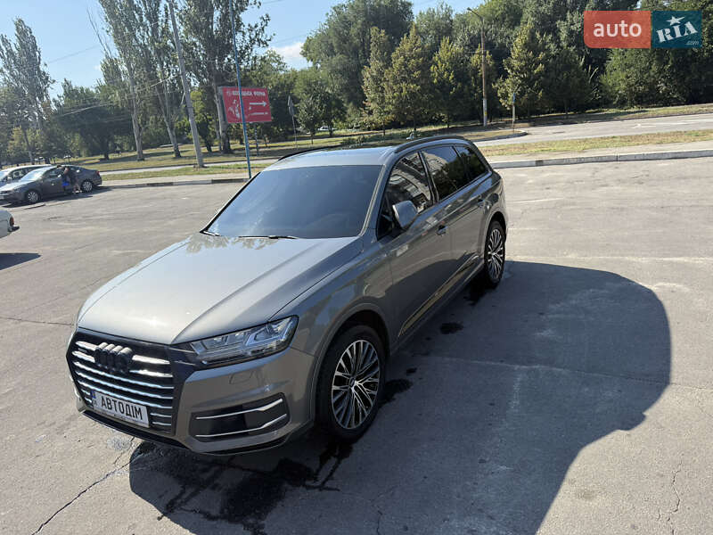 Позашляховик / Кросовер Audi Q7 2015 в Запоріжжі