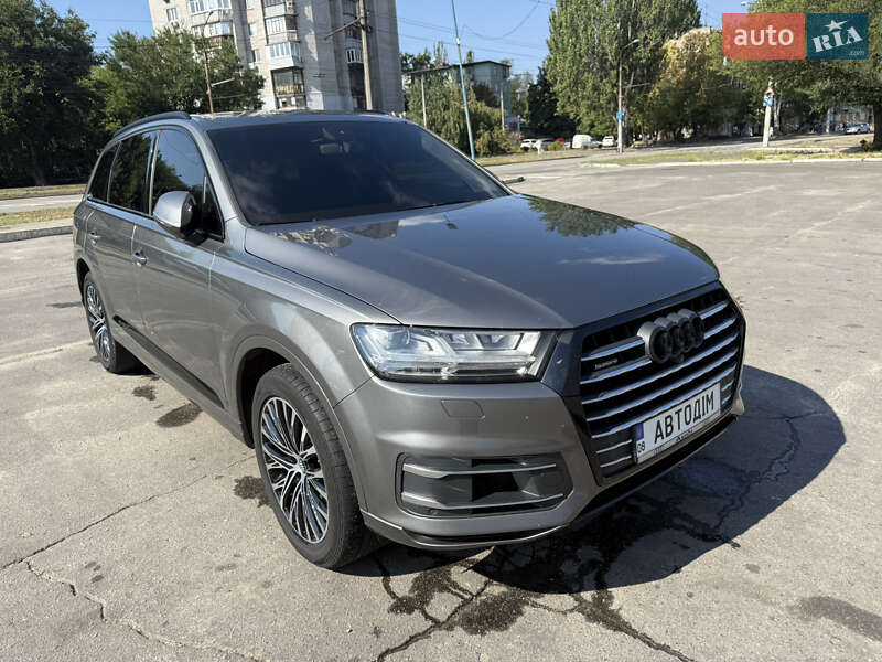 Позашляховик / Кросовер Audi Q7 2015 в Запоріжжі