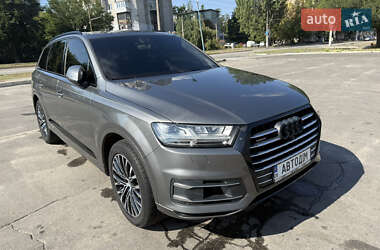Позашляховик / Кросовер Audi Q7 2015 в 