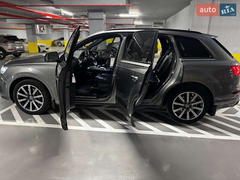 Позашляховик / Кросовер Audi Q7 2017 в Львові