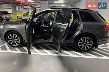 Позашляховик / Кросовер Audi Q7 2017 в 
