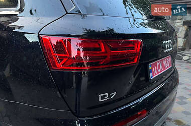 Позашляховик / Кросовер Audi Q7 2016 в 