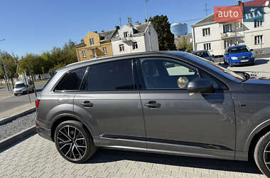 Позашляховик / Кросовер Audi Q7 2020 в 