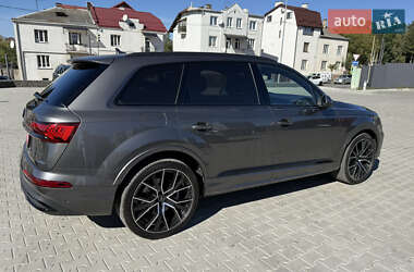 Позашляховик / Кросовер Audi Q7 2020 в 
