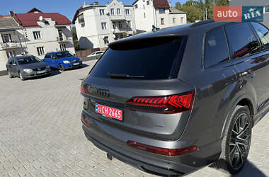 Позашляховик / Кросовер Audi Q7 2020 в 