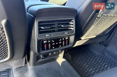 Позашляховик / Кросовер Audi Q7 2020 в 