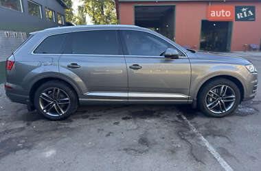 Позашляховик / Кросовер Audi Q7 2016 в 