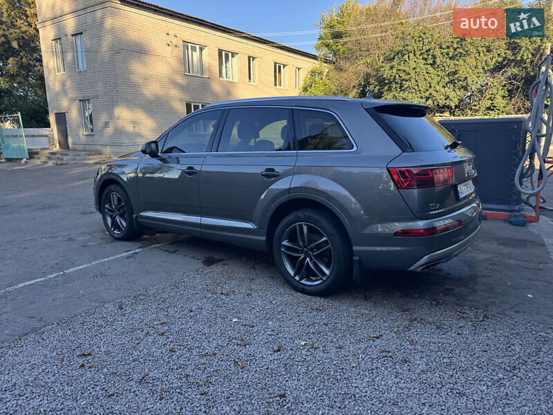 Внедорожник / Кроссовер Audi Q7 2016 в 