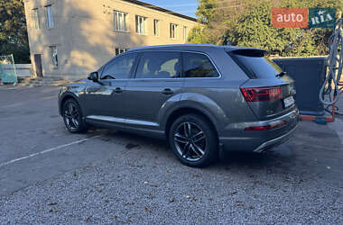 Позашляховик / Кросовер Audi Q7 2016 в 
