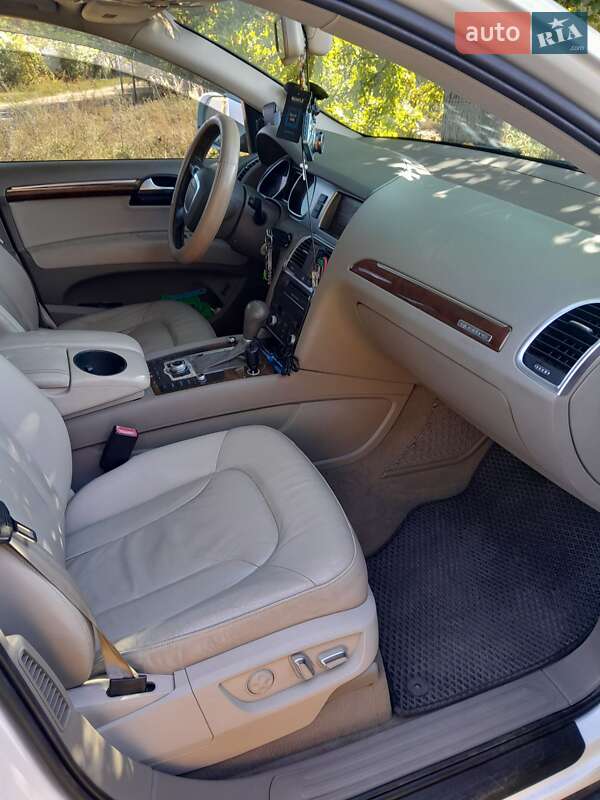 Позашляховик / Кросовер Audi Q7 2010 в Вишгороді