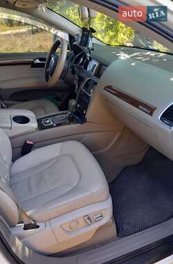 Внедорожник / Кроссовер Audi Q7 2010 в 