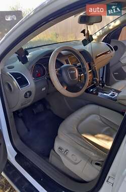 Внедорожник / Кроссовер Audi Q7 2010 в 