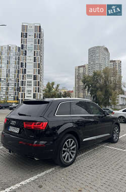 Позашляховик / Кросовер Audi Q7 2018 в 