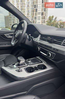 Позашляховик / Кросовер Audi Q7 2018 в 