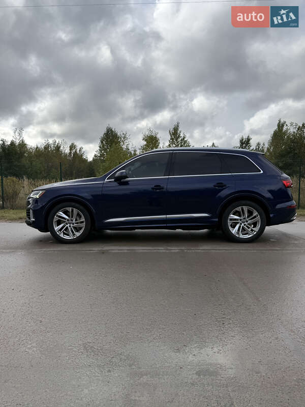 Внедорожник / Кроссовер Audi Q7 2020 в Киеве