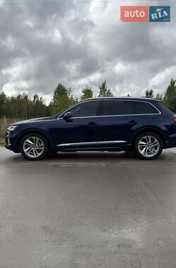 Позашляховик / Кросовер Audi Q7 2020 в 
