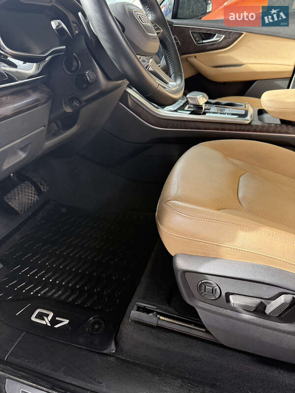 Внедорожник / Кроссовер Audi Q7 2020 в Киеве