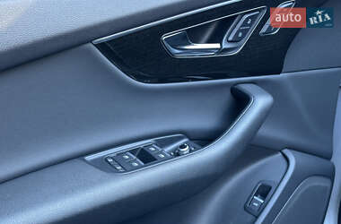 Внедорожник / Кроссовер Audi Q7 2021 в 