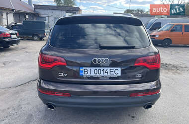 Позашляховик / Кросовер Audi Q7 2012 в 