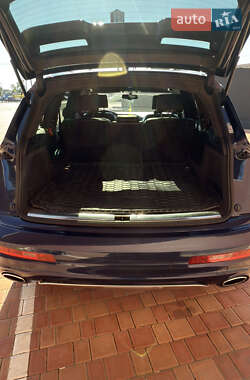 Внедорожник / Кроссовер Audi Q7 2010 в 