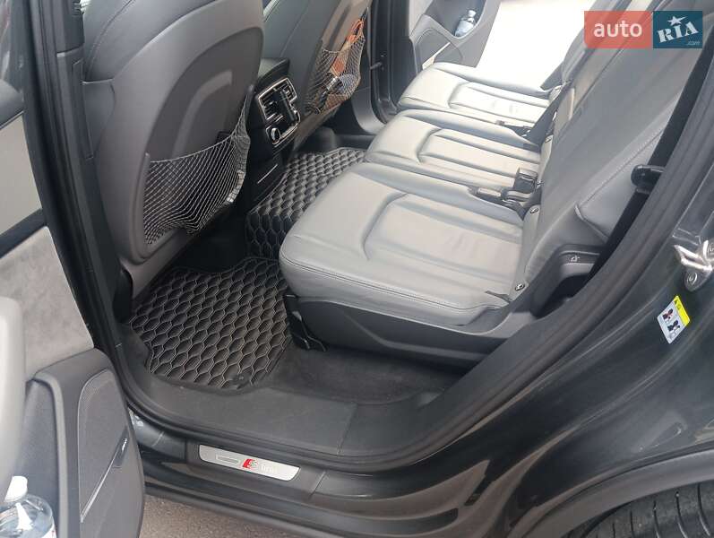 Позашляховик / Кросовер Audi Q7 2017 в Києві