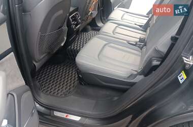 Внедорожник / Кроссовер Audi Q7 2017 в 