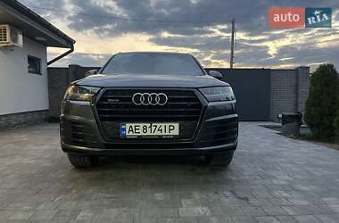 Позашляховик / Кросовер Audi Q7 2016 в 