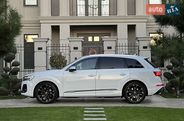 Позашляховик / Кросовер Audi Q7 2025 в 