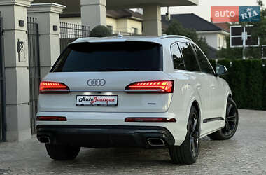 Позашляховик / Кросовер Audi Q7 2025 в 