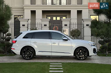 Позашляховик / Кросовер Audi Q7 2025 в 