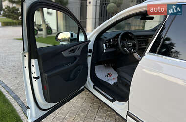 Позашляховик / Кросовер Audi Q7 2025 в 