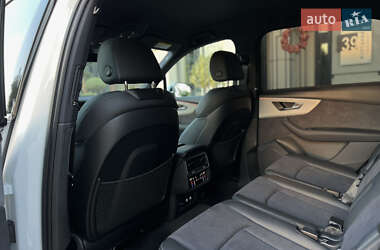 Позашляховик / Кросовер Audi Q7 2025 в 