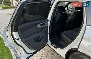 Позашляховик / Кросовер Audi Q7 2025 в 