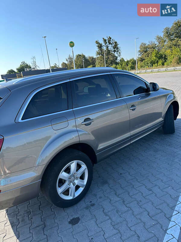Позашляховик / Кросовер Audi Q7 2011 в Летичіві