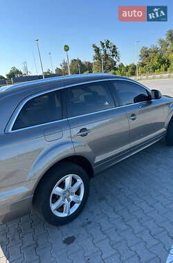 Позашляховик / Кросовер Audi Q7 2011 в 