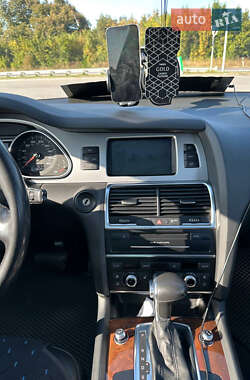 Позашляховик / Кросовер Audi Q7 2011 в 