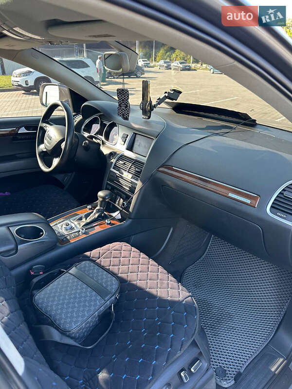 Позашляховик / Кросовер Audi Q7 2011 в Летичіві