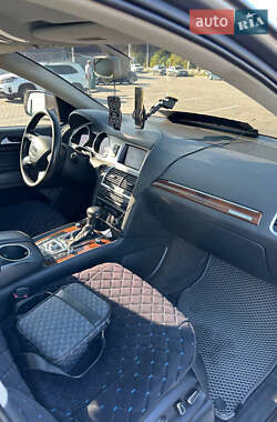 Позашляховик / Кросовер Audi Q7 2011 в 